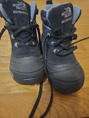 The North Face Kids Black Waterproof Lace-Up Snow Boots. Never Worn